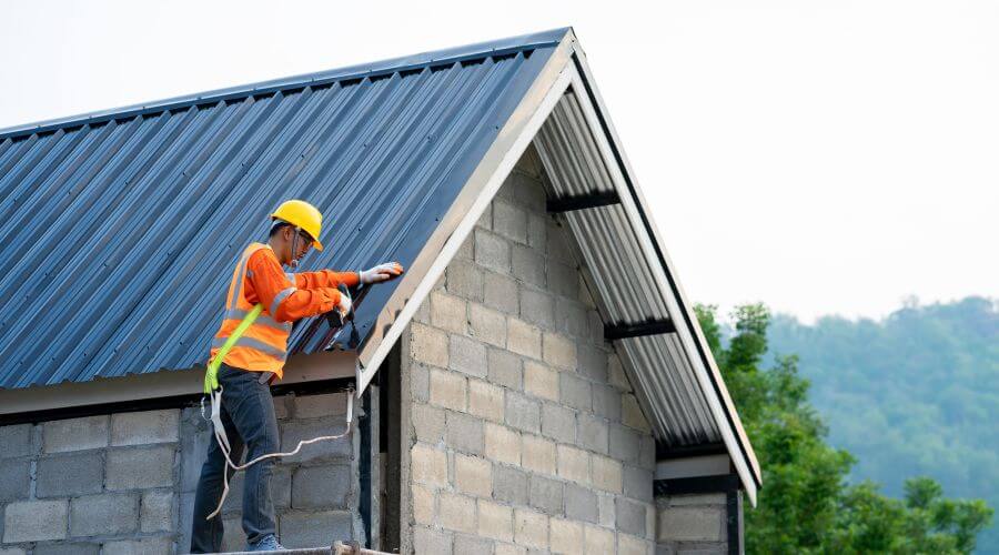 Professional gutter cleaning in Cortland, OH